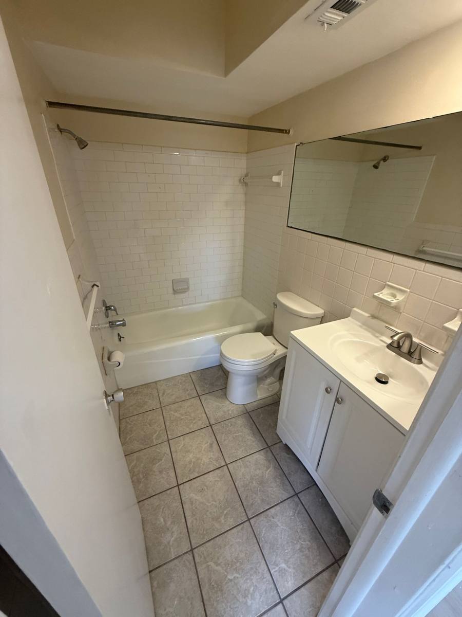Apartment for rent at 2099 Kings Highway, Clearwater, FL 33755
