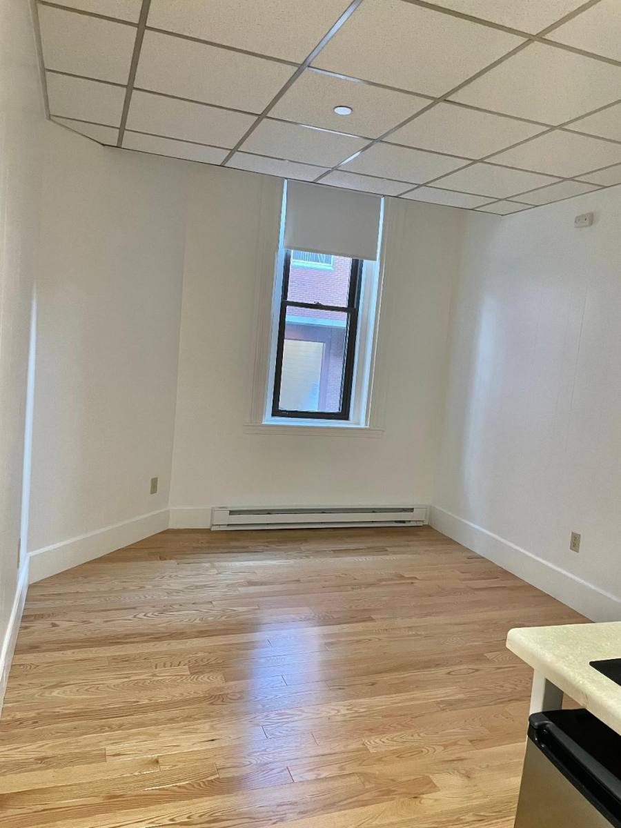 Apartment for rent at 272 Newbury St #3, Boston, MA 02116