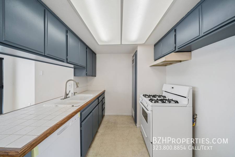 Apartment for rent at 11924 Mayfield Ave #2, Los Angeles, CA 90049