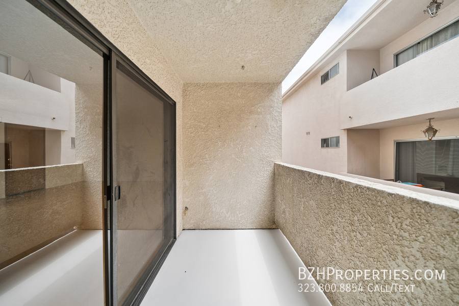 Apartment for rent at 11924 Mayfield Ave #2, Los Angeles, CA 90049
