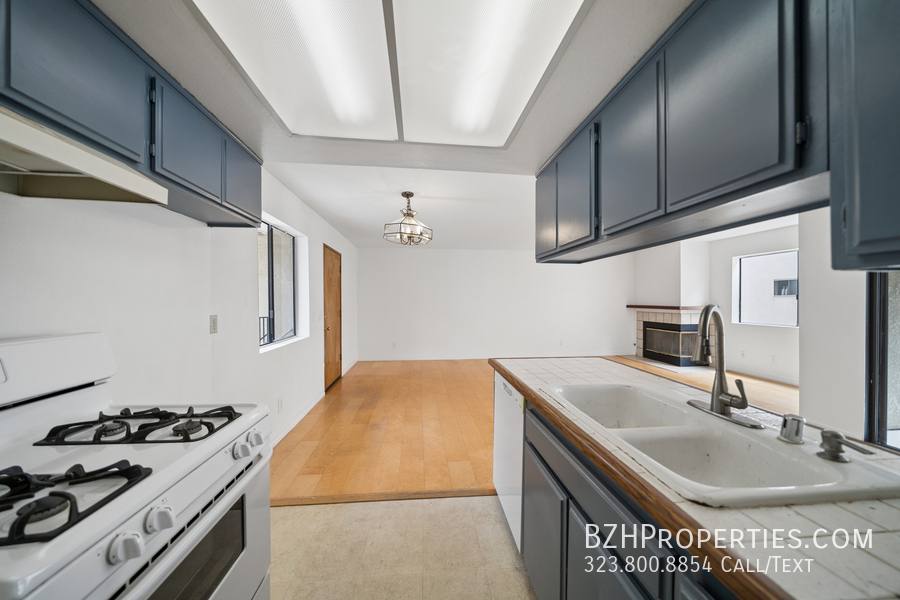 Apartment for rent at 11924 Mayfield Ave #2, Los Angeles, CA 90049