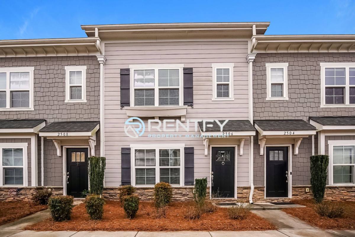 Townhouse for rent at 2506 Gallery Dr, Denver, NC 28037