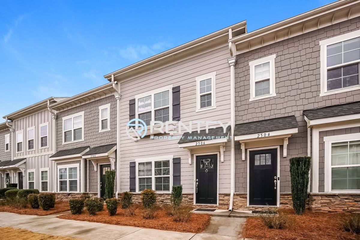 Townhouse for rent at 2506 Gallery Dr, Denver, NC 28037