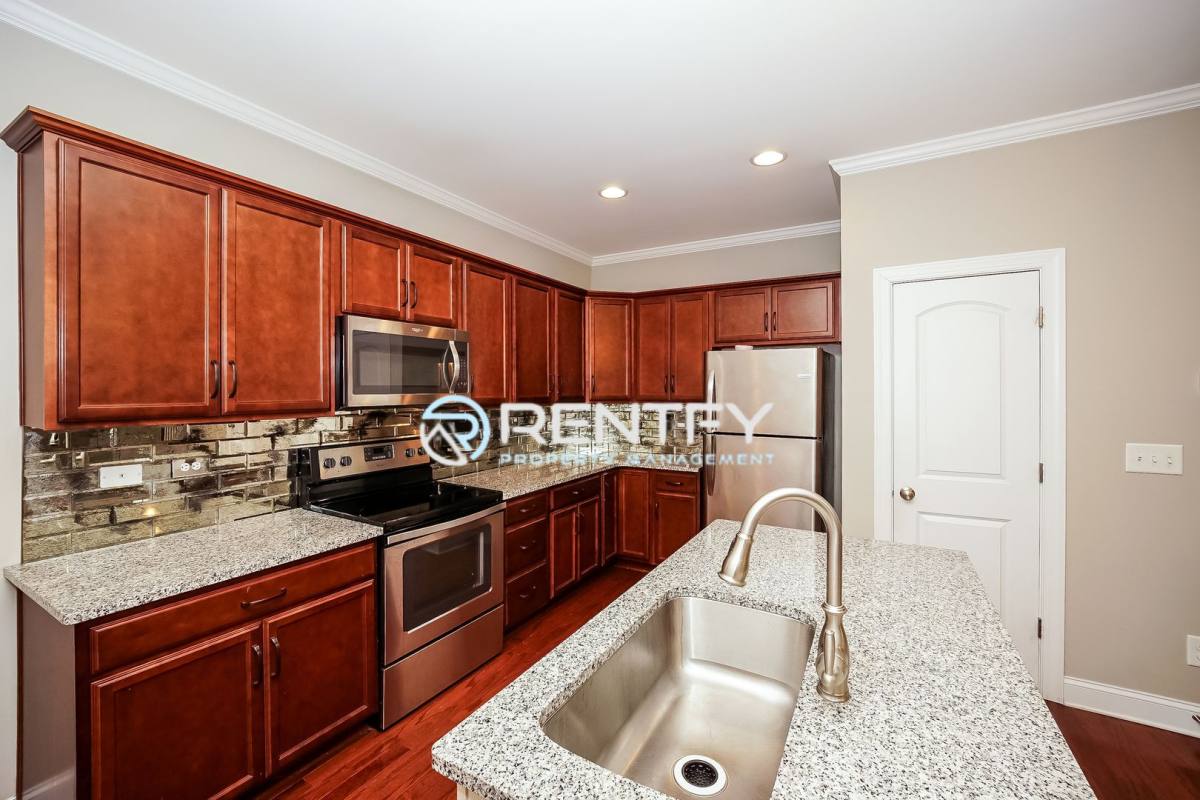Townhouse for rent at 2506 Gallery Dr, Denver, NC 28037