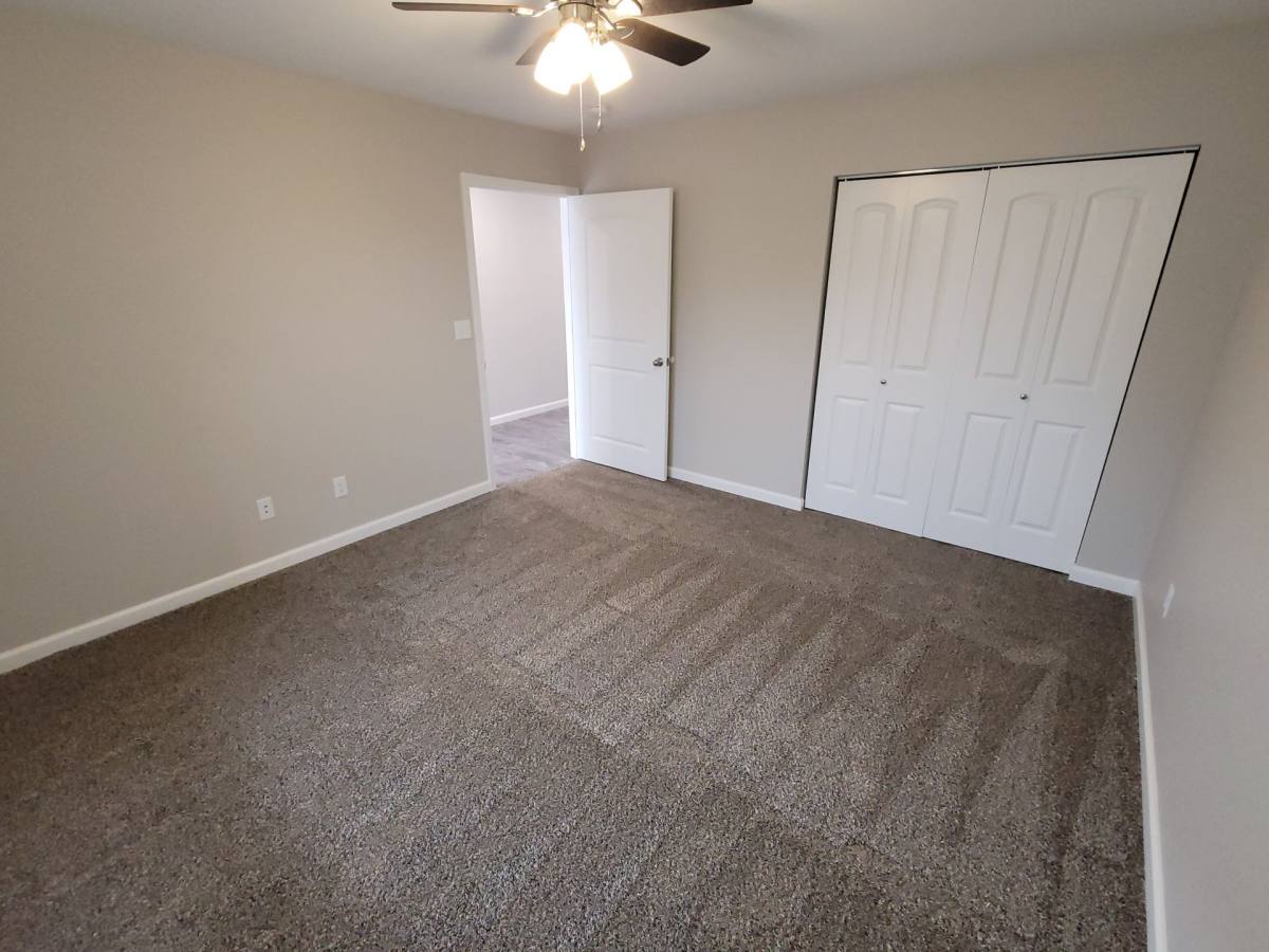 Apartment for rent at 106 Acorn Creek Rd, Washington, MO 63090