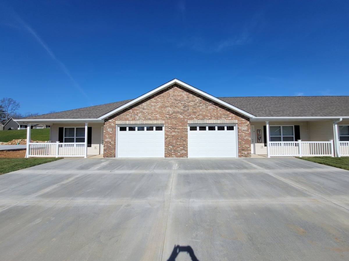 Apartment for rent at 106 Acorn Creek Rd, Washington, MO 63090