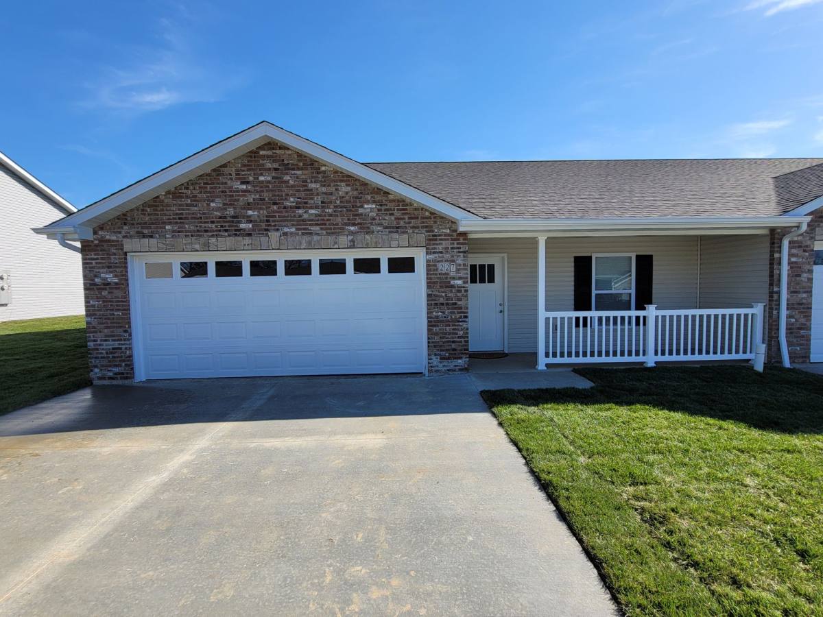 Apartment for rent at 106 Acorn Creek Rd, Washington, MO 63090