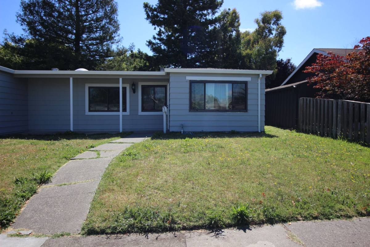 House for rent at 1922 Moraga Dr, Santa Rosa, CA 95404