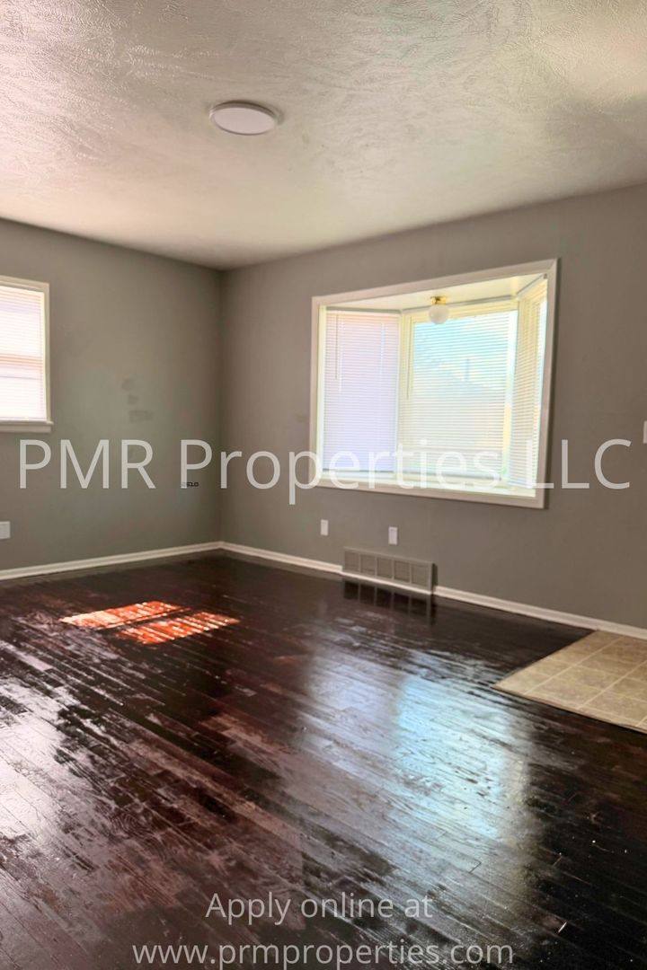 House for rent at 2115 Ave M, Council Bluffs, IA 51501