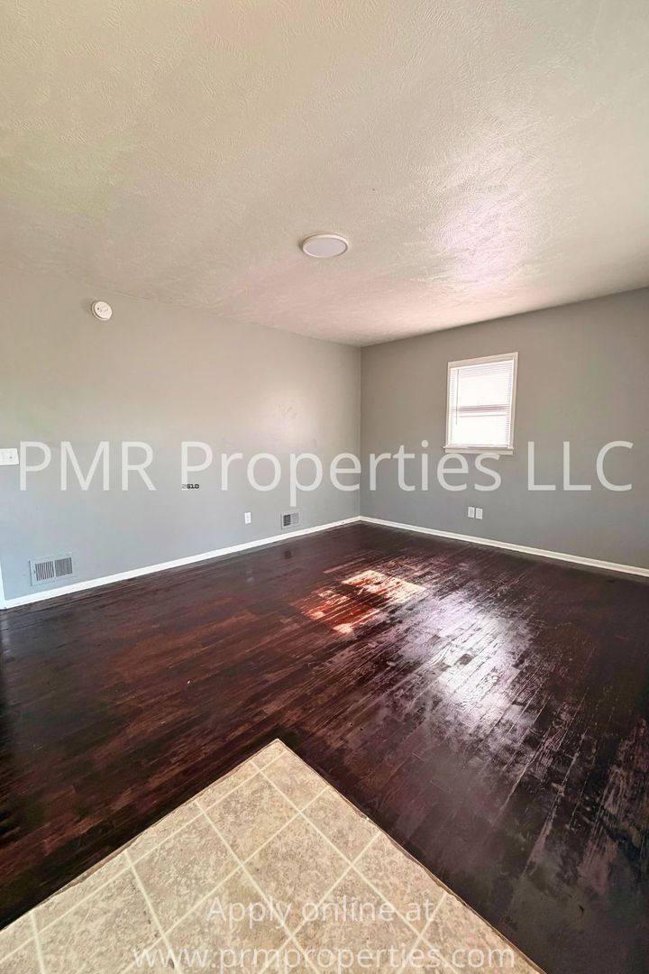 House for rent at 2115 Ave M, Council Bluffs, IA 51501