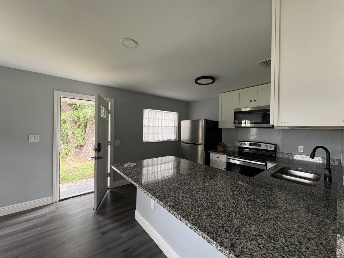Apartment for rent at 14628 N 43rd St, Tampa, FL 33613