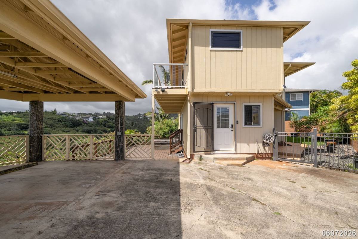 House for rent at 99-1106 Halawa Heights Rd, Aiea, HI 96701