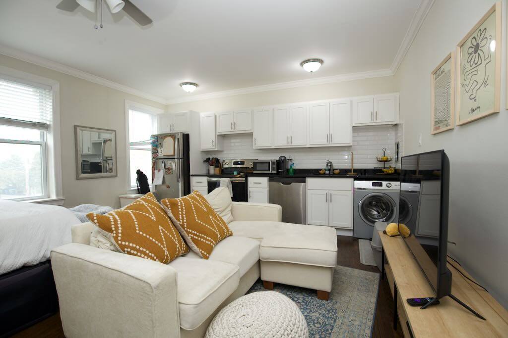 Apartment for rent at 3345 Marshfield #503-A, Chicago, IL 60657