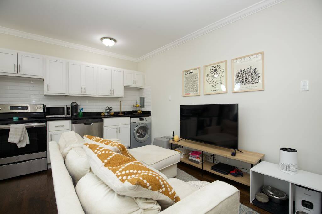 Apartment for rent at 3345 Marshfield #503-A, Chicago, IL 60657
