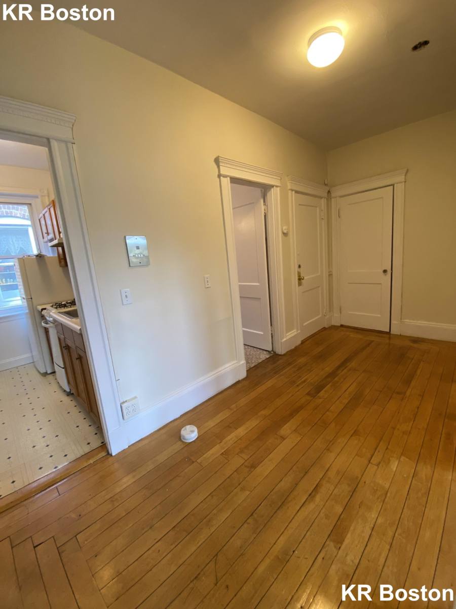 Apartment for rent at 1822 Beacon St #7, Brookline, MA 02445