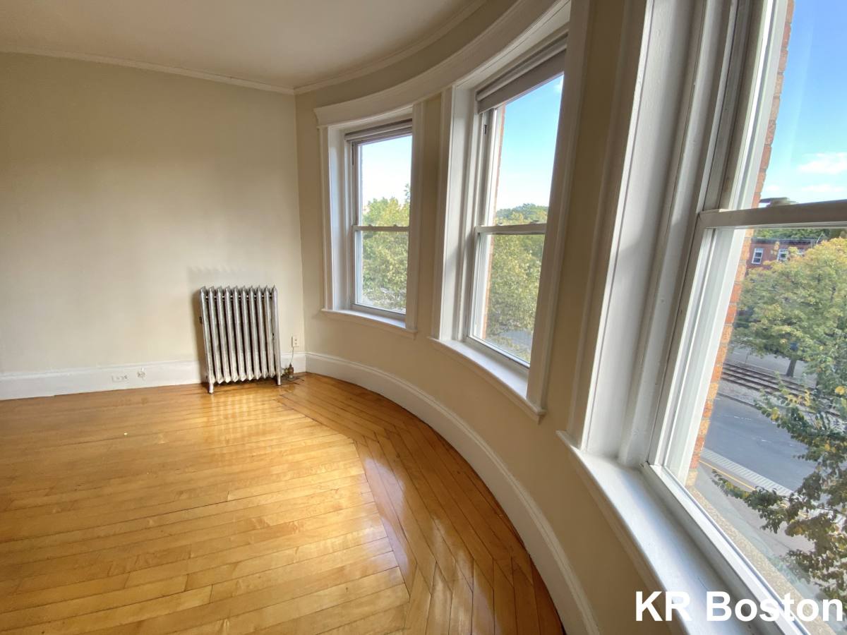 Apartment for rent at 1822 Beacon St #7, Brookline, MA 02445