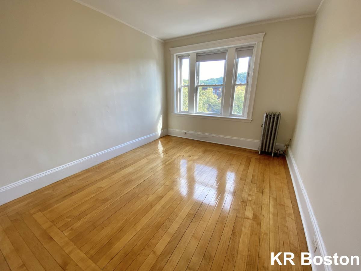 Apartment for rent at 1822 Beacon St #7, Brookline, MA 02445