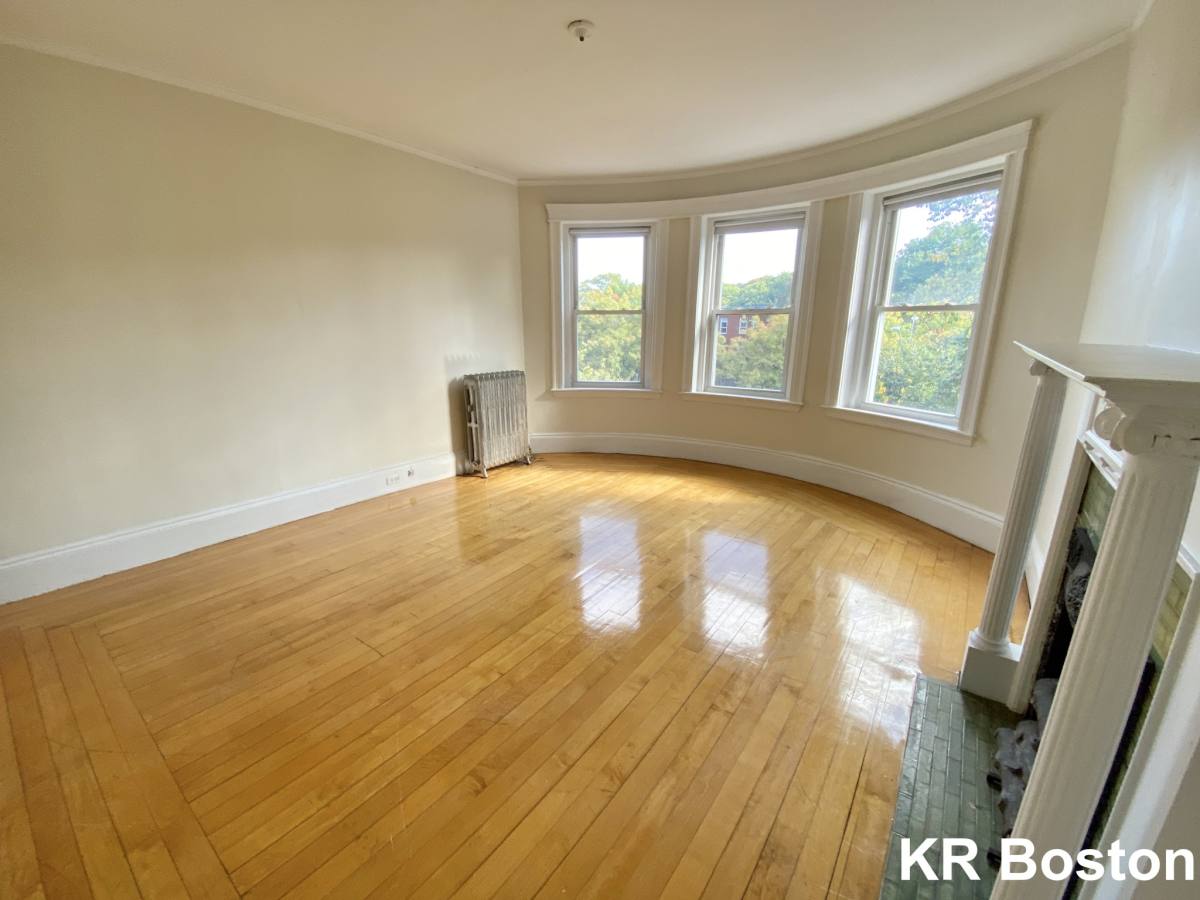 Apartment for rent at 1822 Beacon St #7, Brookline, MA 02445