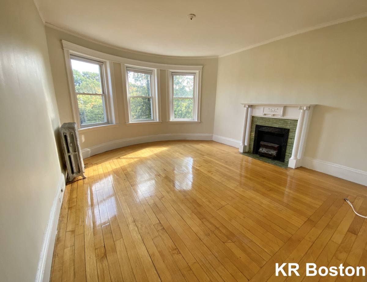 Apartment for rent at 1822 Beacon St #7, Brookline, MA 02445