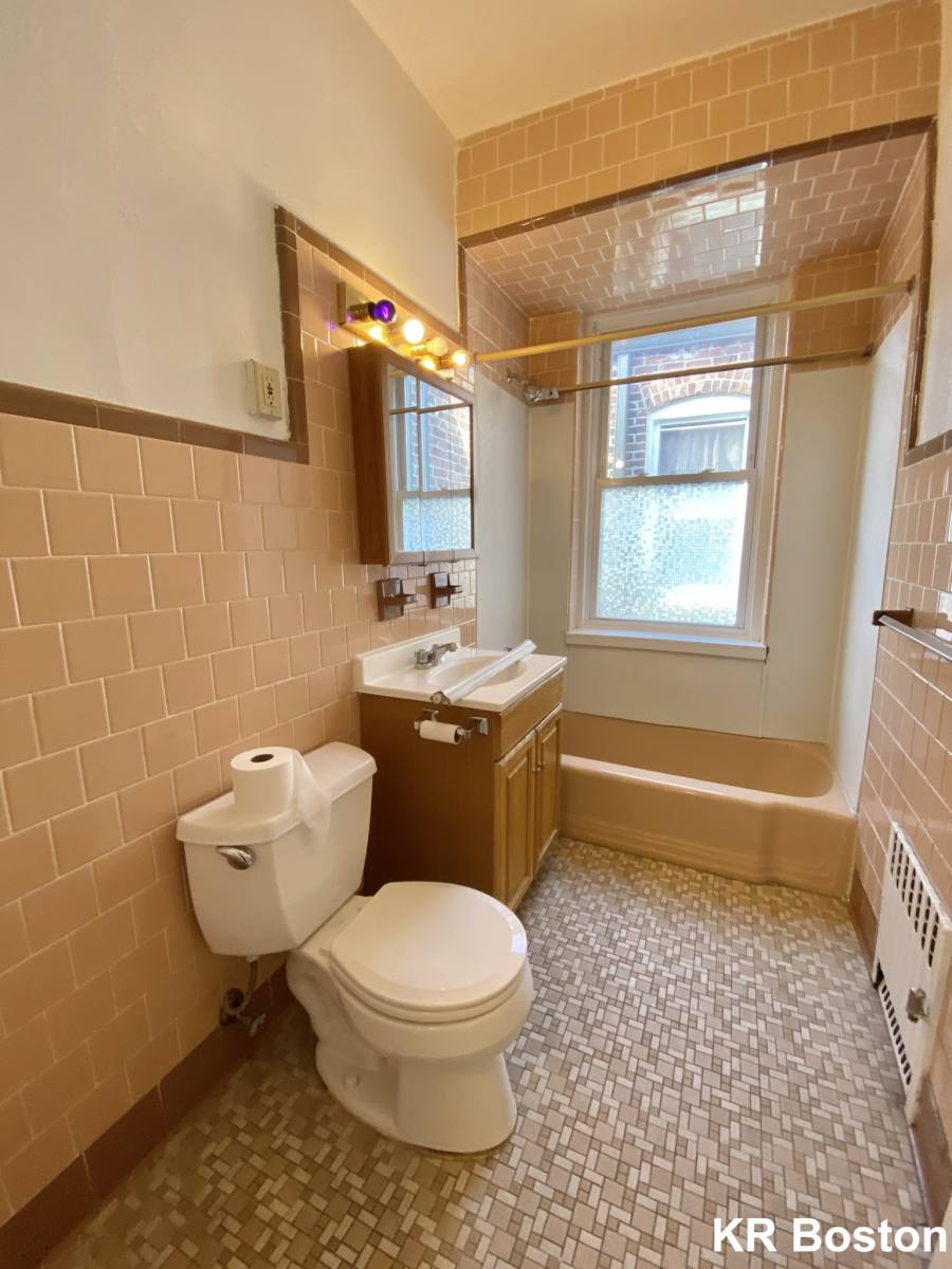Apartment for rent at 1822 Beacon St #7, Brookline, MA 02445