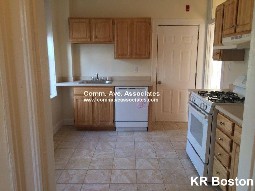 Apartment for rent at 19 Brighton Ave #B, Allston, MA 02134