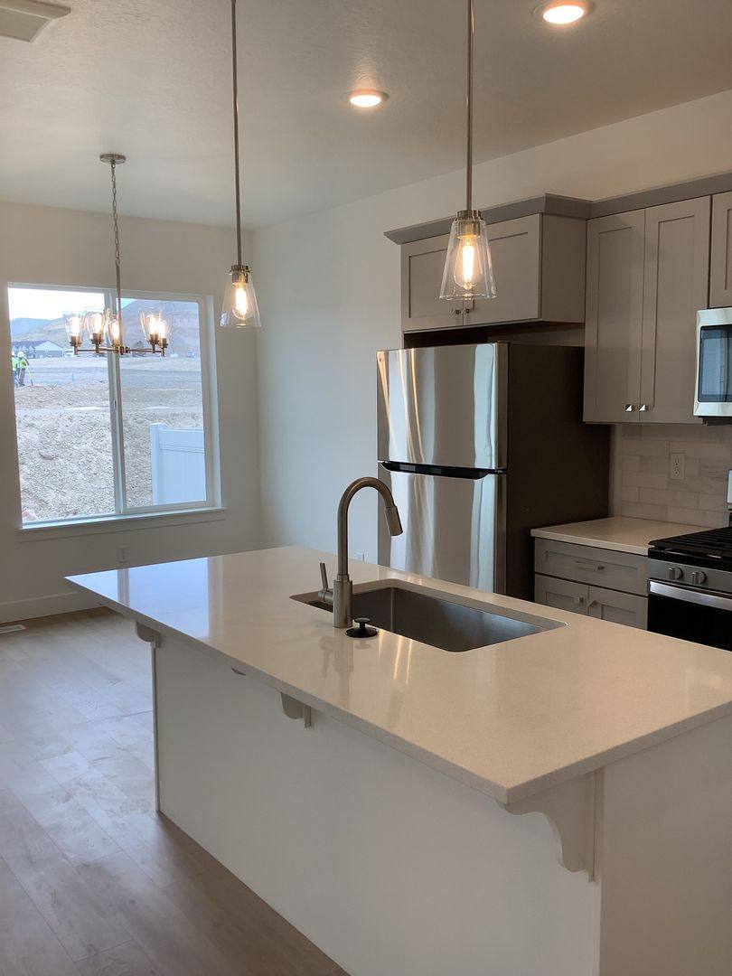 Townhouse for rent at 941 N Portman Way, Saratoga Springs, UT 84045