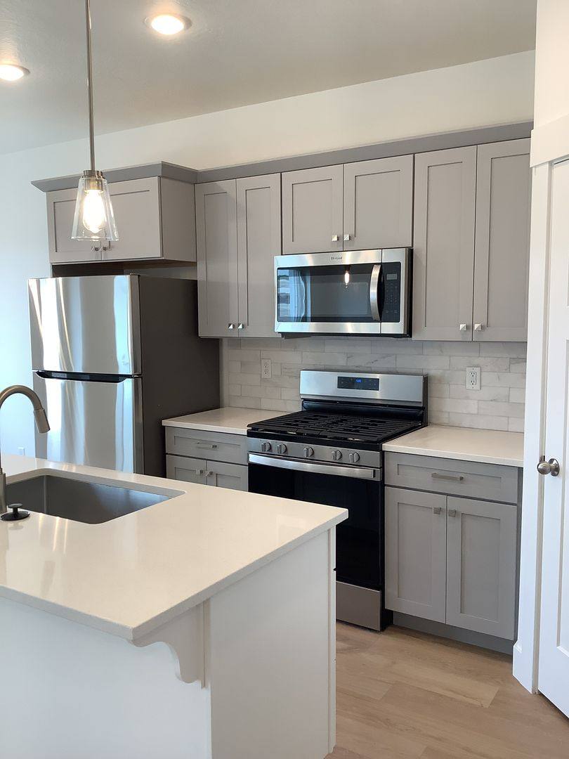 Townhouse for rent at 941 N Portman Way, Saratoga Springs, UT 84045