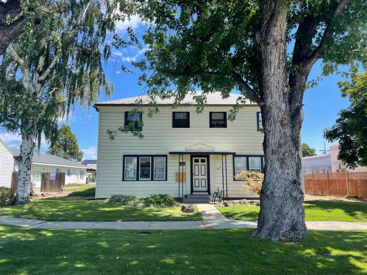Apartment for rent at 207 S 9th Ave, Yakima, WA 98902