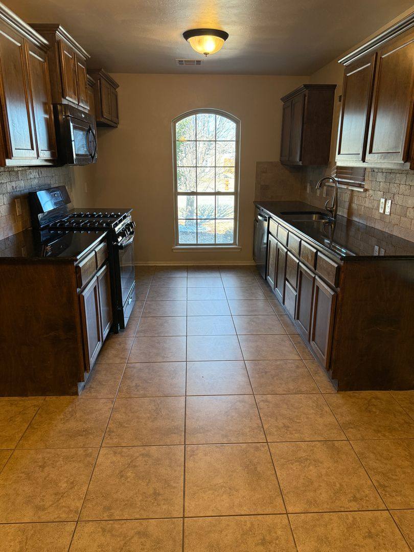 House for rent at 11600 SW 9th St, Yukon, OK 73099