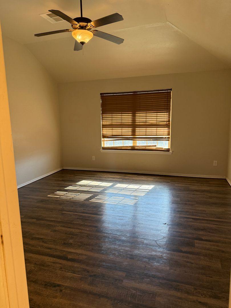 House for rent at 11600 SW 9th St, Yukon, OK 73099
