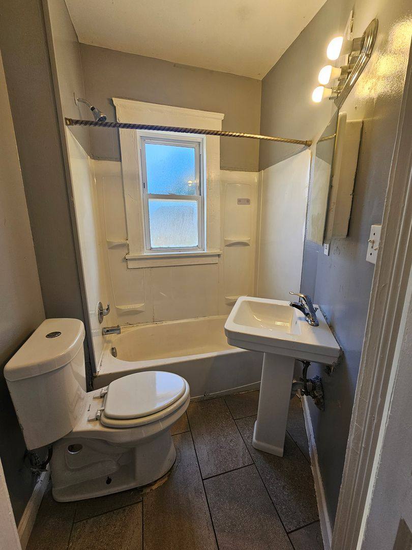 Apartment for rent at 3355 W 43rd St, Cleveland, OH 44109