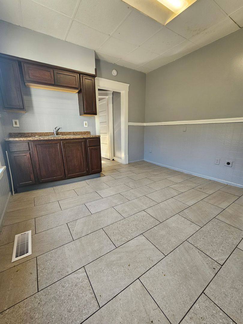 Apartment for rent at 3355 W 43rd St, Cleveland, OH 44109