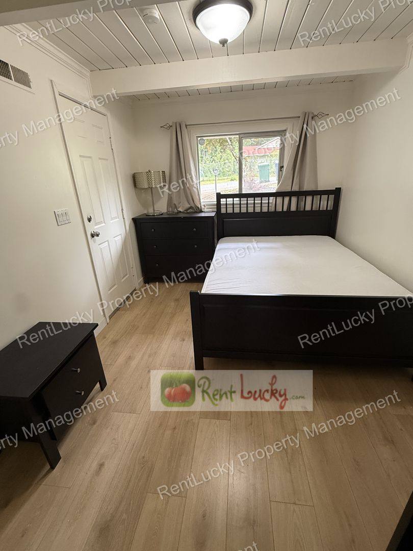 Apartment for rent at 12835 NE 104th St #B, Kirkland, WA 98033