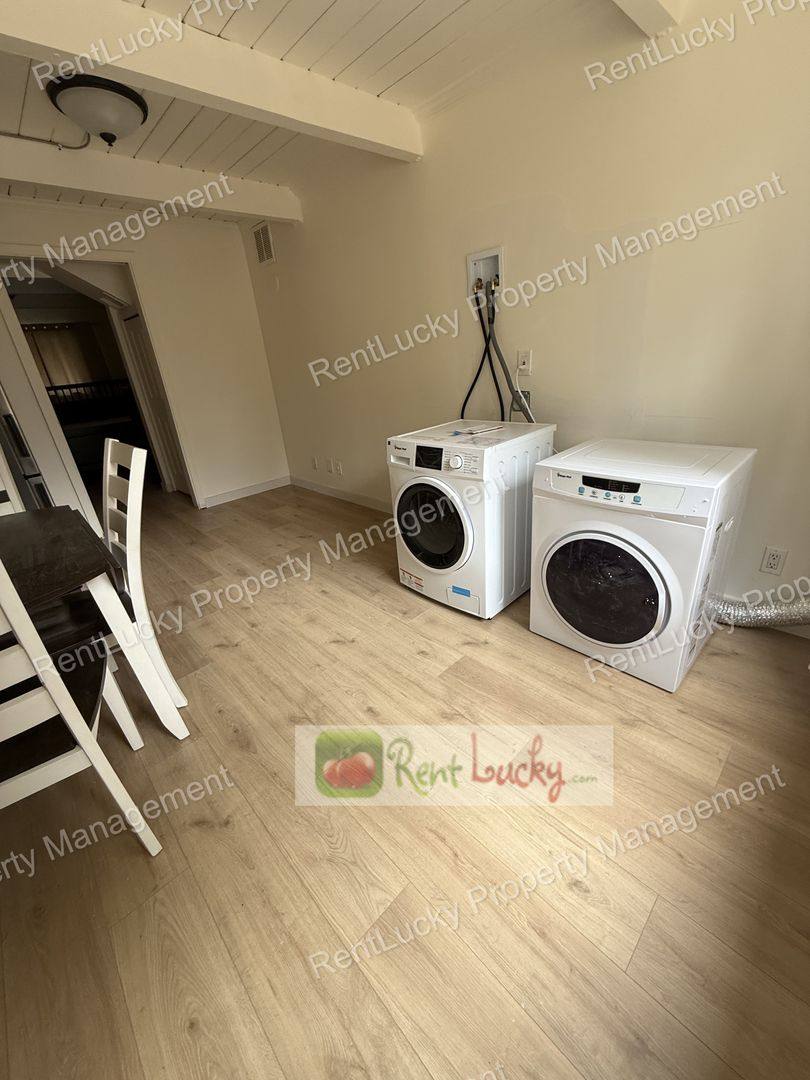Apartment for rent at 12835 NE 104th St #B, Kirkland, WA 98033