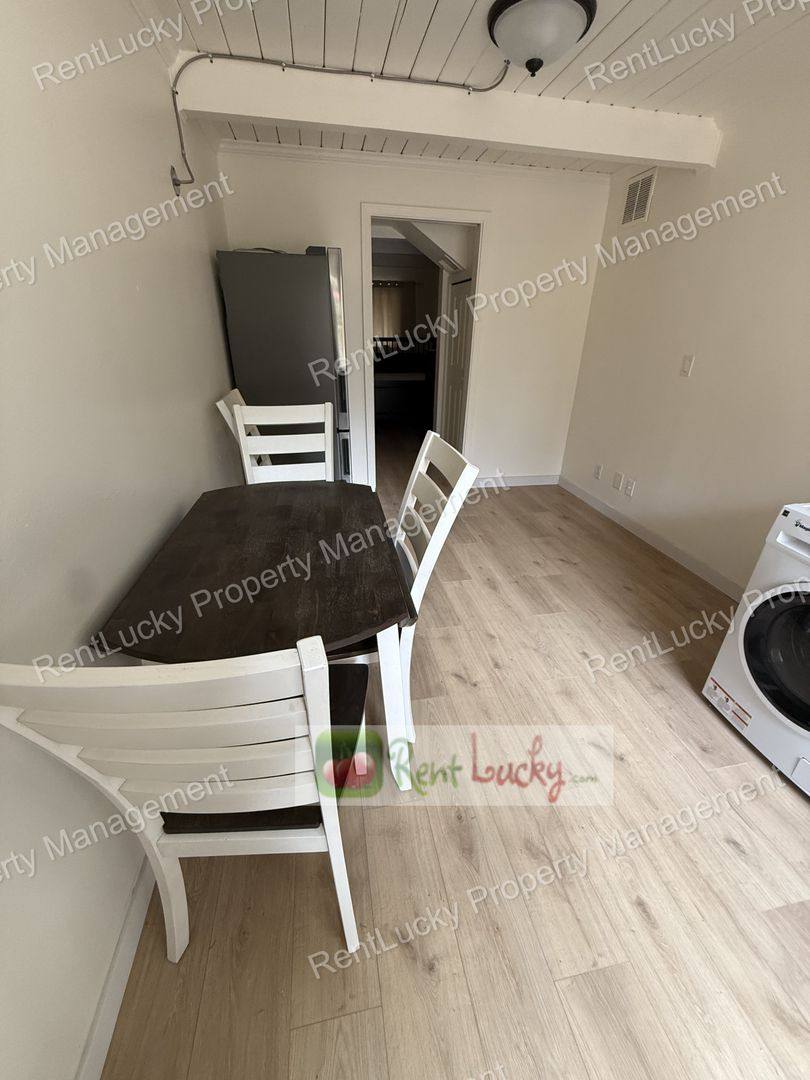 Apartment for rent at 12835 NE 104th St #B, Kirkland, WA 98033