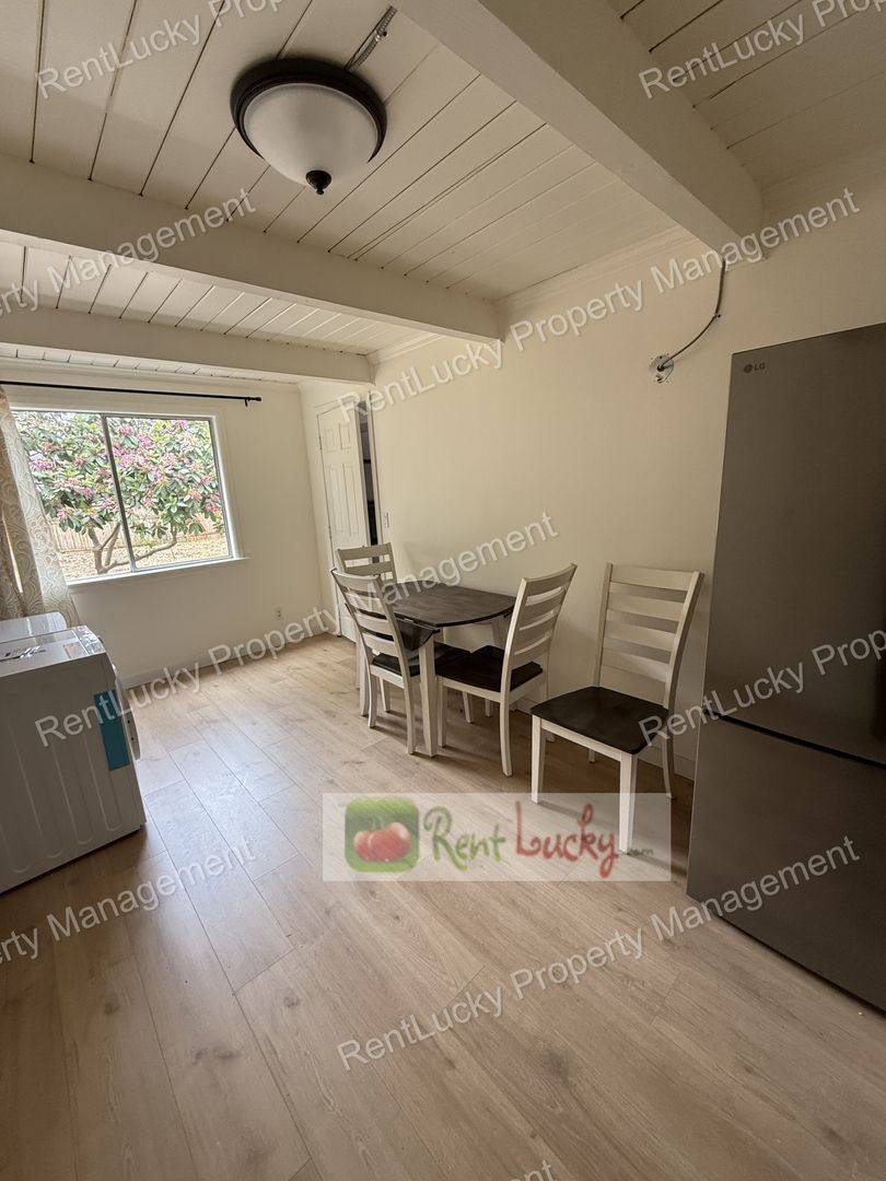 Apartment for rent at 12835 NE 104th St #B, Kirkland, WA 98033