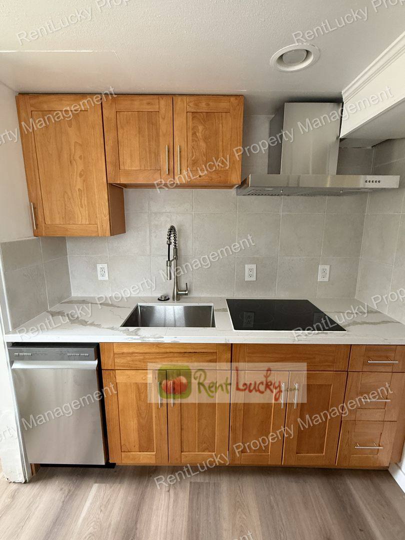 Apartment for rent at 12835 NE 104th St #B, Kirkland, WA 98033