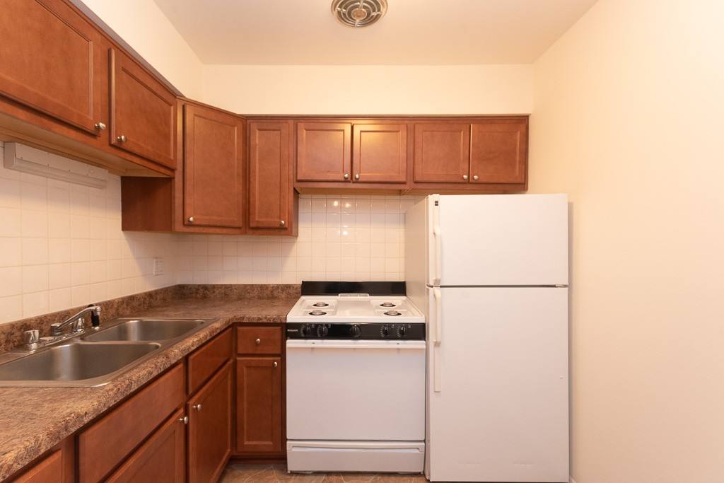 Apartment for rent at 540 Roscoe #D873, Chicago, IL 60657