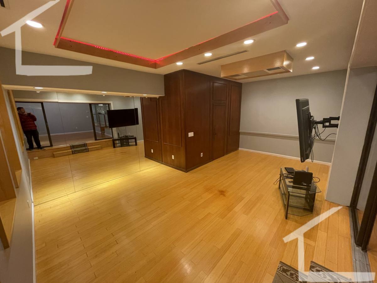 Apartment for rent at 57 Broadlawn Park #16, Chestnut Hill, MA 02467