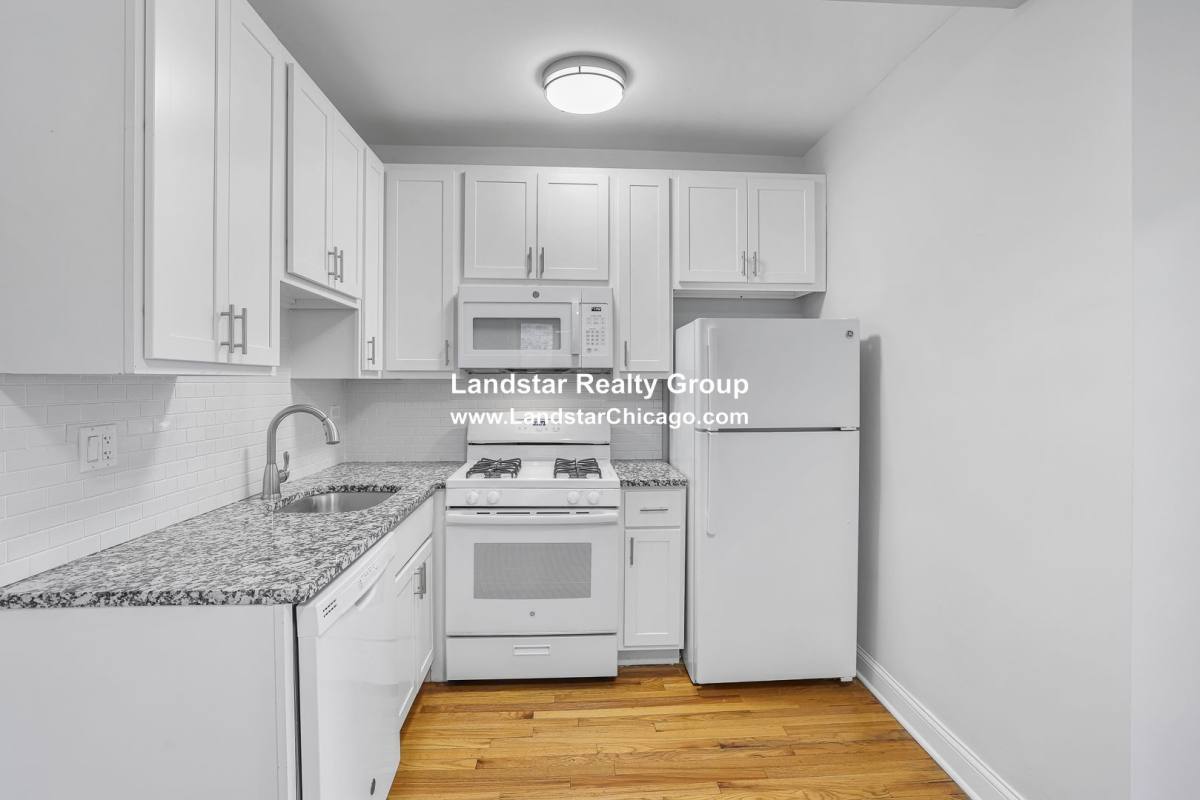 Apartment for rent at 1525 W Estes Ave #B5, Chicago, IL 60626