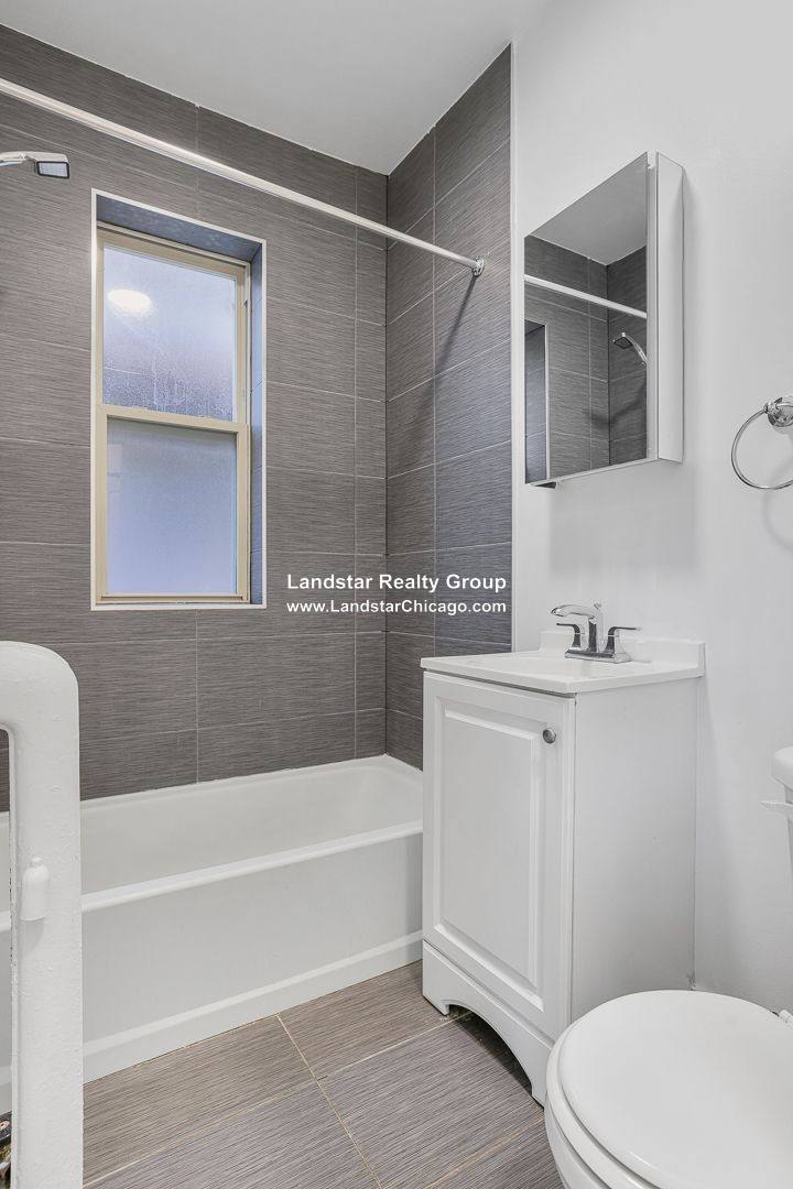 Apartment for rent at 1525 W Estes Ave #B5, Chicago, IL 60626
