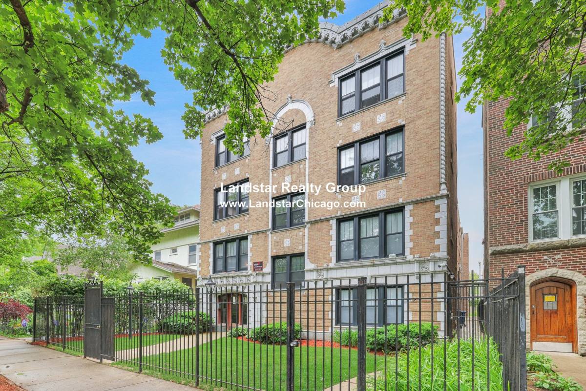 Apartment for rent at 1525 W Estes Ave #B5, Chicago, IL 60626