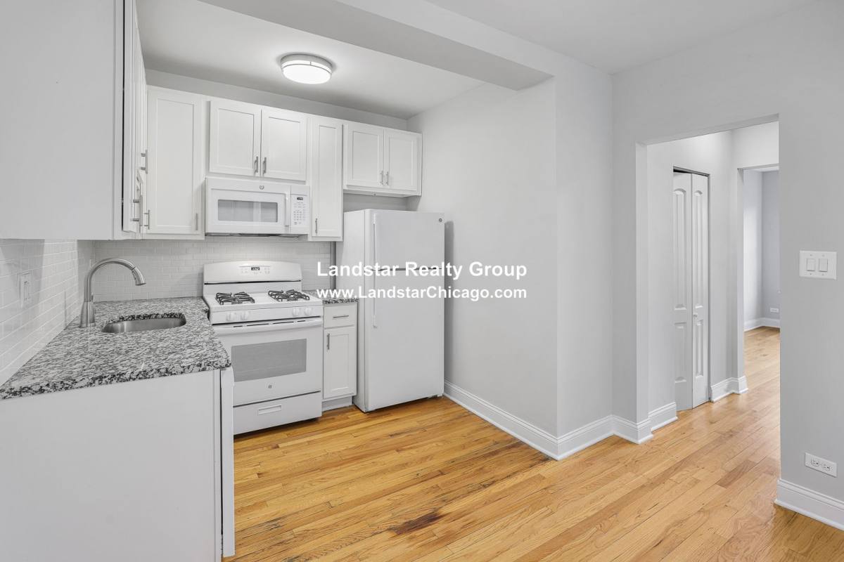Apartment for rent at 1525 W Estes Ave #B5, Chicago, IL 60626