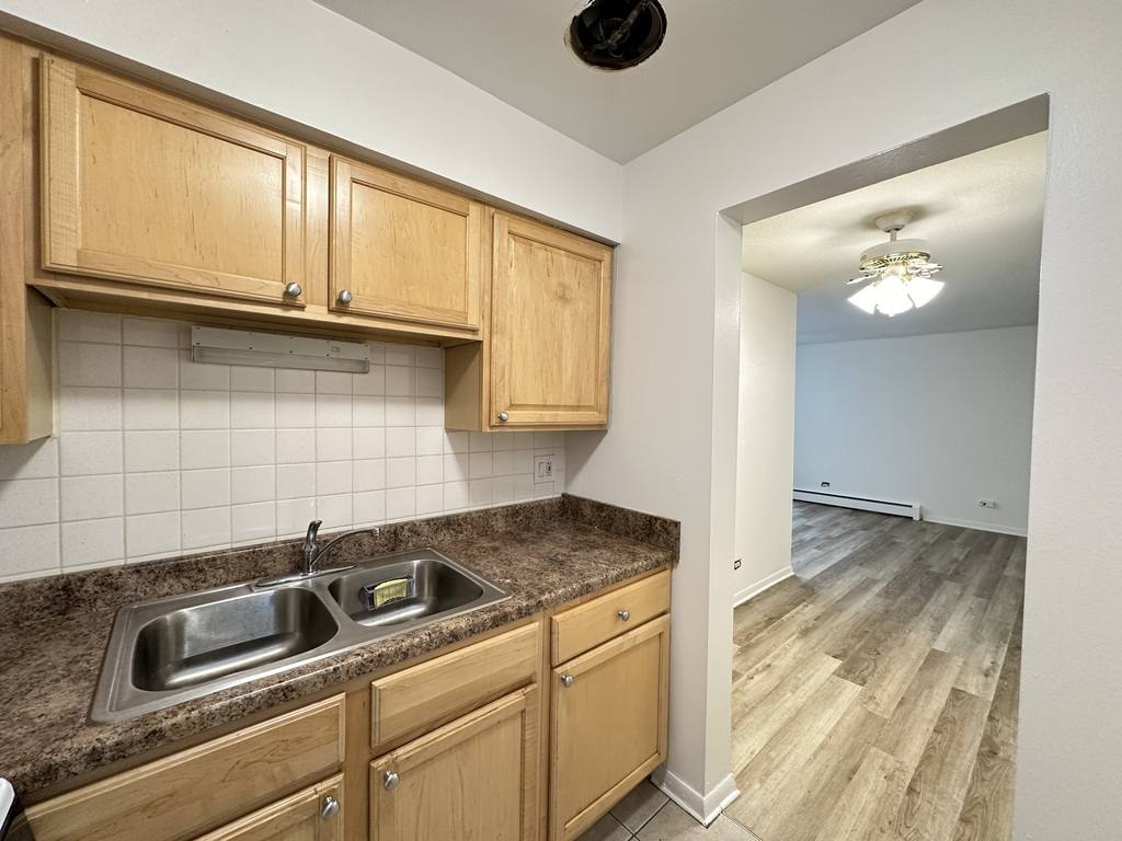 Apartment for rent at 540 Roscoe #D672, Chicago, IL 60657