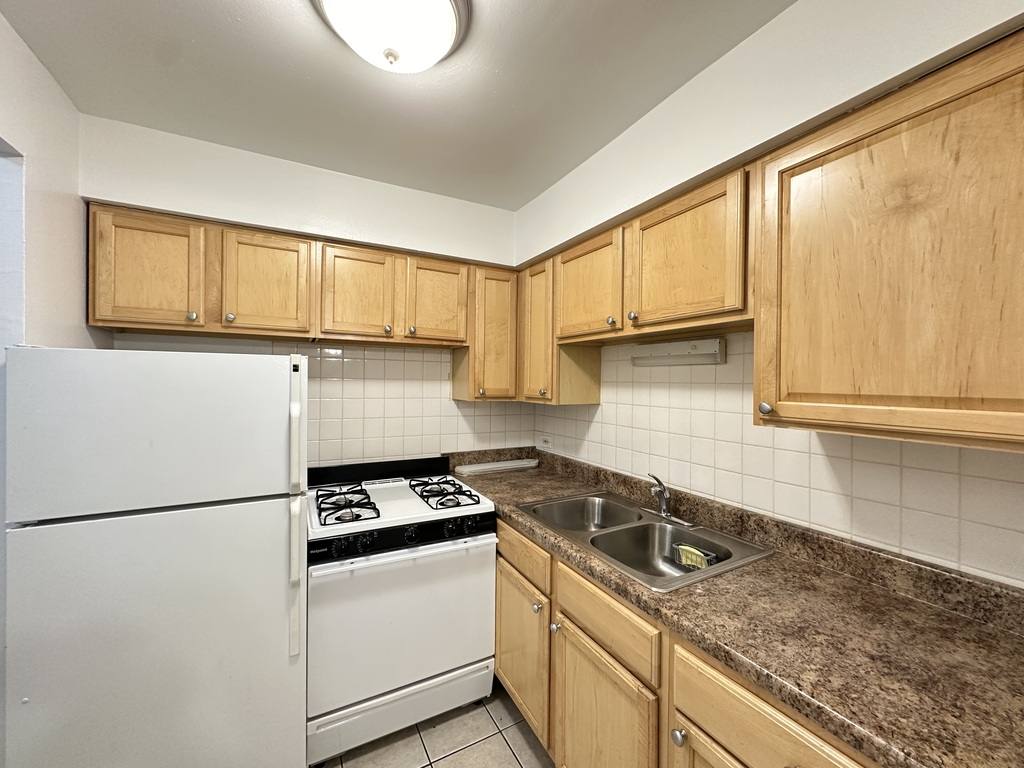 Apartment for rent at 540 Roscoe #D672, Chicago, IL 60657