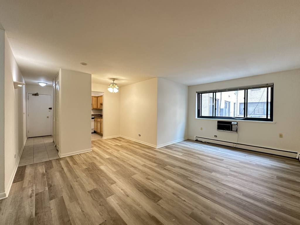 Apartment for rent at 540 Roscoe #D672, Chicago, IL 60657