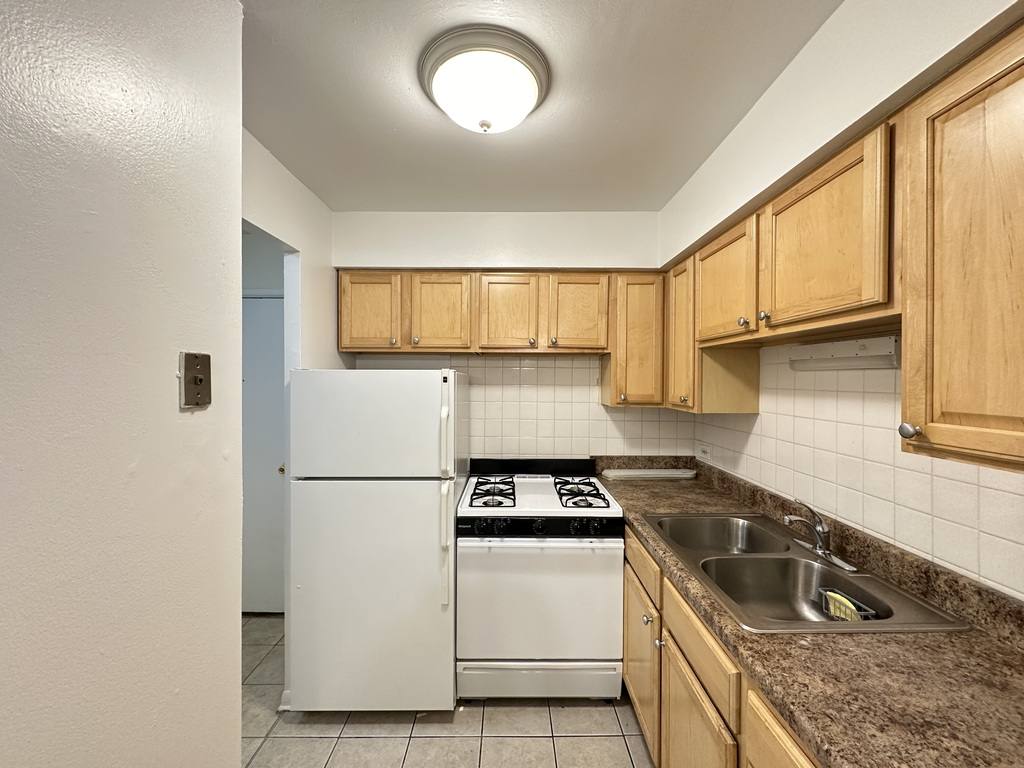 Apartment for rent at 540 Roscoe #D672, Chicago, IL 60657