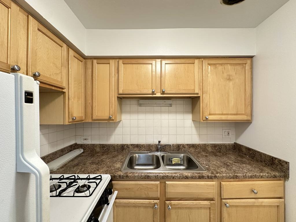 Apartment for rent at 540 Roscoe #D672, Chicago, IL 60657