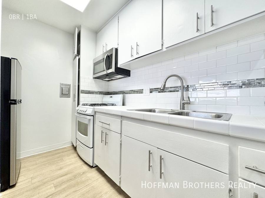 Apartment for rent at 12309 Burbank Blvd #6, Valley Village, CA 91607