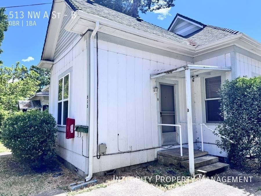 Apartment for rent at 513 NW A St #B, Grants Pass, OR 97526